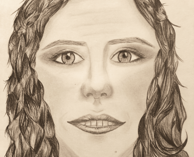 Ilustración realizada a lápiz en grafito sobre fondo blanco. Se presenta un retrato frontal en primer plano del rostro de una mujer de cabello oscuro, ondulado y peinado hacia atrás. Sus ojos abiertos miran fijamente al frente con una expresión intensa que transmite resolución frente al juicio social a la mujer, con trazos sombreados marcados en las cejas, la nariz y los labios.